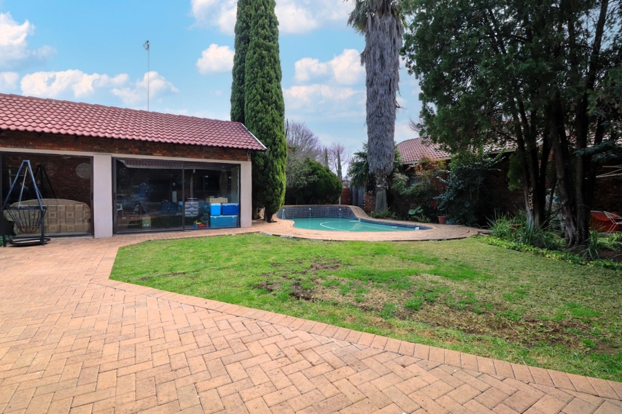 4 Bedroom Property for Sale in La Hoff North West